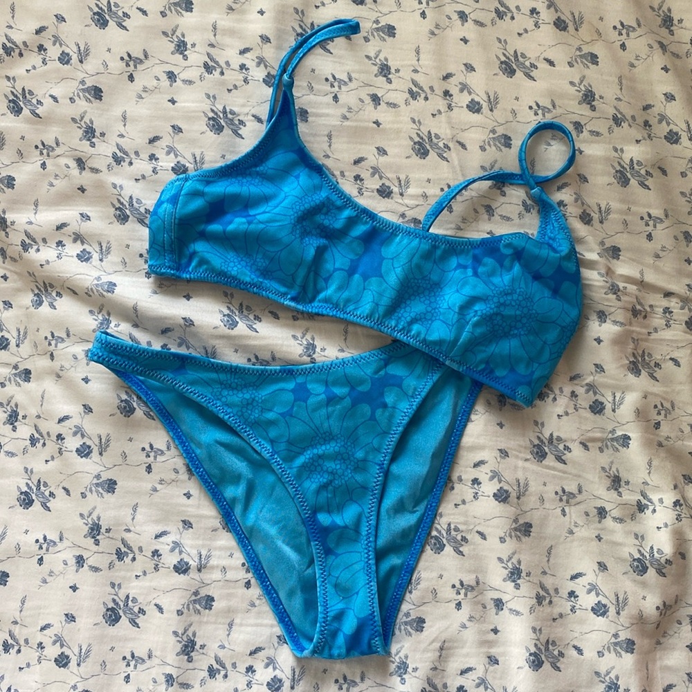 Triangl Bikini Blue Floral Set